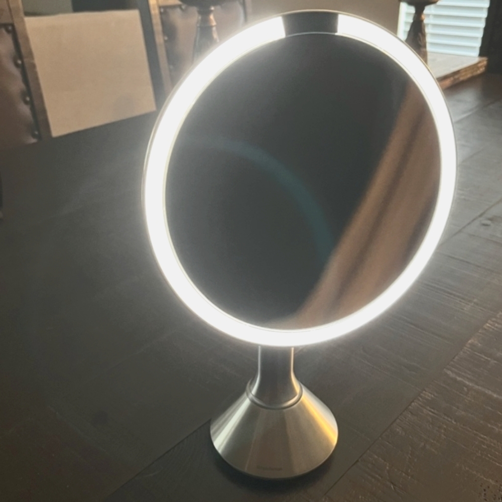 Simplehuman sensor makeup mirror 8"